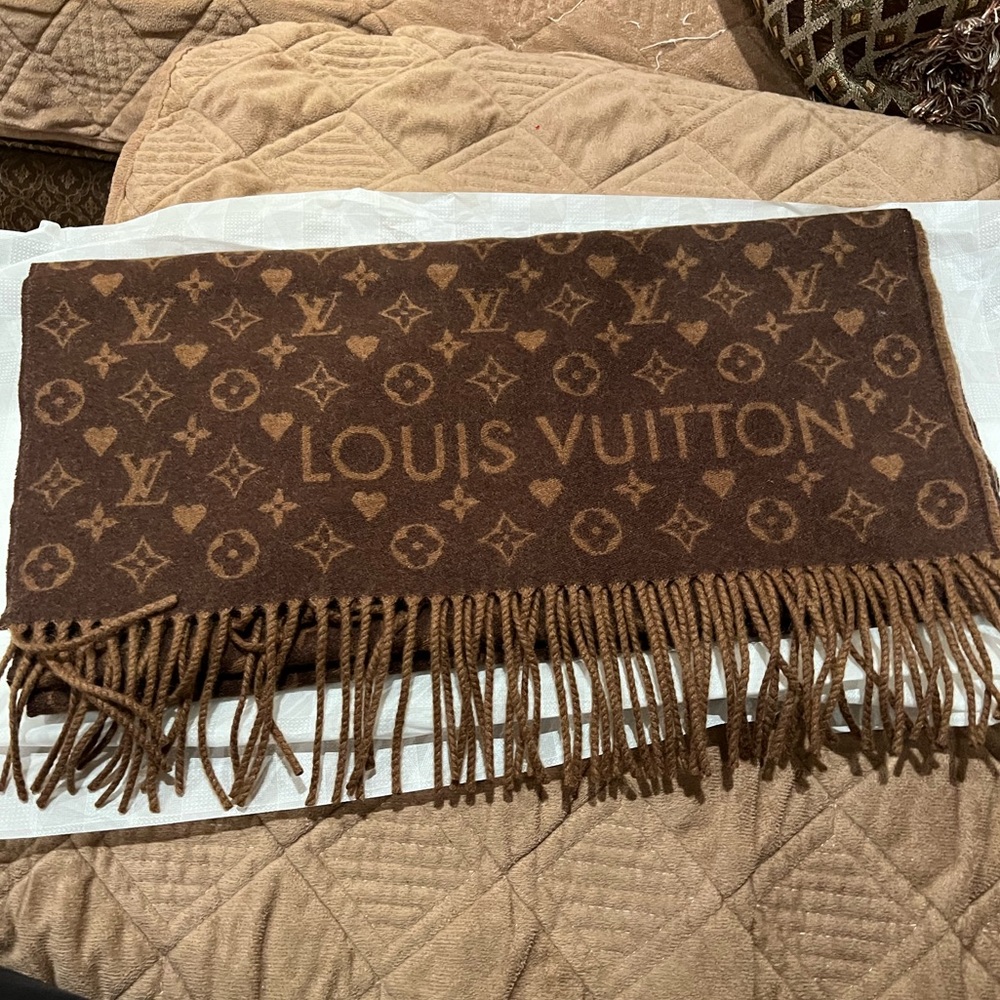 Louis Vuitton scarf, brand new, never worn.